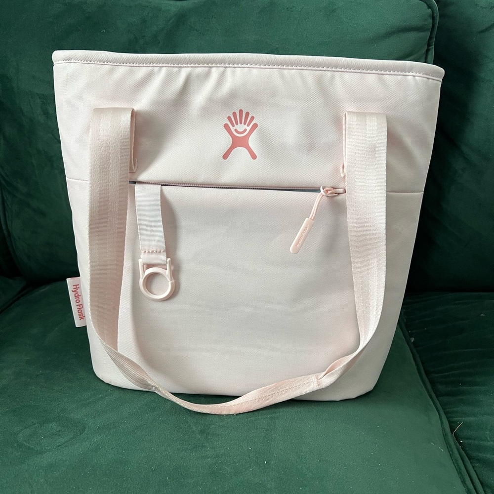 Selling this almost new HydroFlask 8L Insulated Tote.